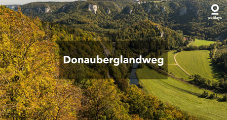 Ausblick auf weite Felder mit Wald und der oberen Donau: Donauberglandweg